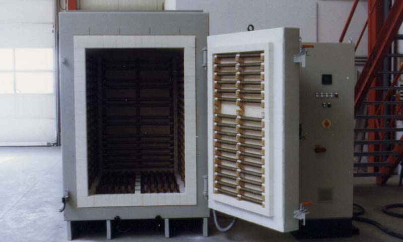 Chamber furnaces from the plant construction for electrical and gas-heated industrial furnaces at Padelttherm in Makranstädt near Leipzig.
