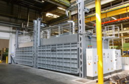 Fully automatic chamber furnace from the plant construction for electrical and gas-heated industrial furnaces at Padelttherm in Makranstädt near Leipzig.