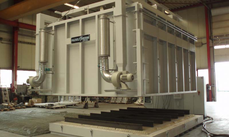 Lifting hearth plant/ Top-hat-furnaces of the plant construction for electrical and gas-heated industrial furnaces at Padelttherm in Makranstädt near Leipzig.