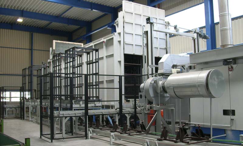 Automatische Wärmebehandlungsanlage von Anlagenbau für elektrische und gasbeheizte Industrieöfen Padelttherm in Makranstädt bei Leipzig