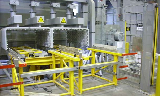 Vollautomatische Kammerofenanlage von Anlagenbau für elektrische und gasbeheizte Industrieöfen Padelttherm in Makranstädt bei Leipzig