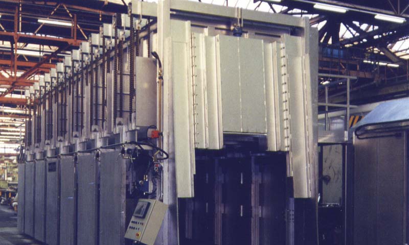 Lifting hearth plant/ Top-hat-furnaces of the plant construction for electrical and gas-heated industrial furnaces at Padelttherm in Makranstädt near Leipzig.
