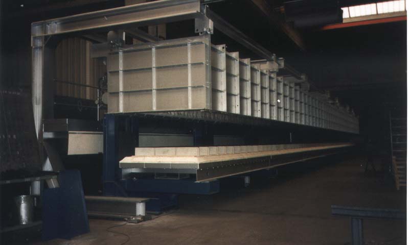 Lifting hearth plant/ Top-hat-furnaces of the plant construction for electrical and gas-heated industrial furnaces at Padelttherm in Makranstädt near Leipzig.