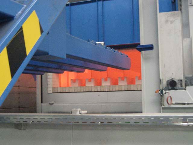 Fully automatic chamber furnace from the plant construction for electrical and gas-heated industrial furnaces at Padelttherm in Makranstädt near Leipzig.