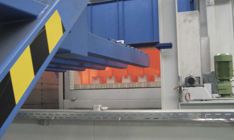 Vollautomatische Kammerofenanlage von Anlagenbau für elektrische und gasbeheizte Industrieöfen Padelttherm in Makranstädt bei Leipzig