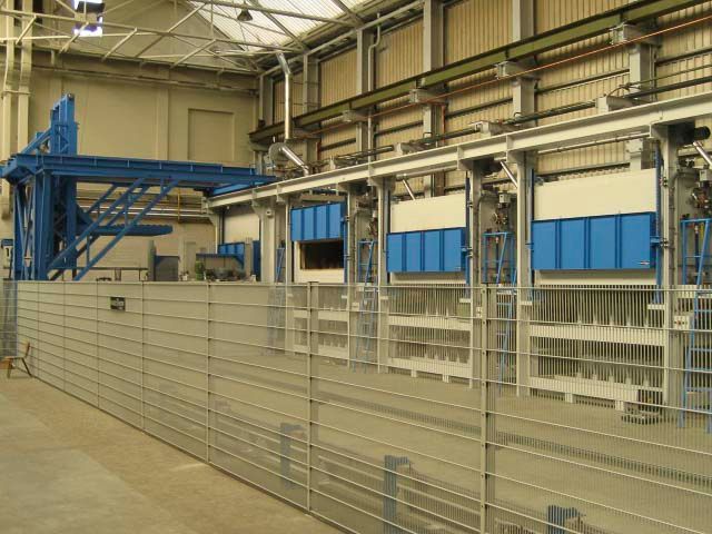 Vollautomatische Kammerofenanlage von Anlagenbau für elektrische und gasbeheizte Industrieöfen Padelttherm in Makranstädt bei Leipzig