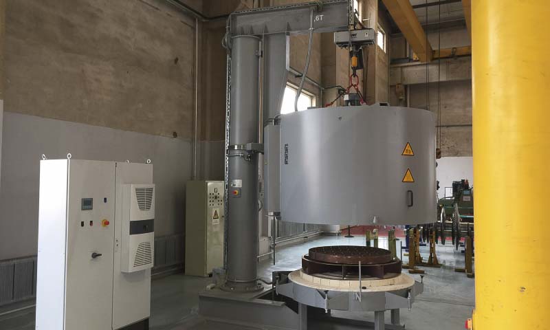 Lifting hearth plant/ Top-hat-furnaces of the plant construction for electrical and gas-heated industrial furnaces at Padelttherm in Makranstädt near Leipzig.